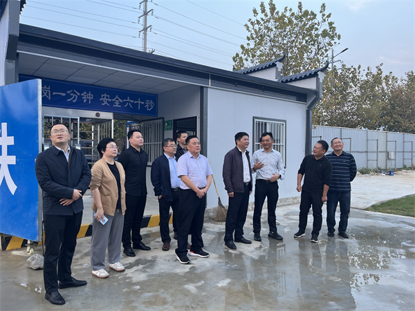 10月26日，詹县带队调研宁国市文体中心EPCO项目，就项目设计、采购、施工和运营一体化建设与宁国市乡村振兴投资集团进行交流，县住建局、资规局，九游体育（中国）有限公司集团洪董、余总、方总等相关人员陪同考察。.jpg